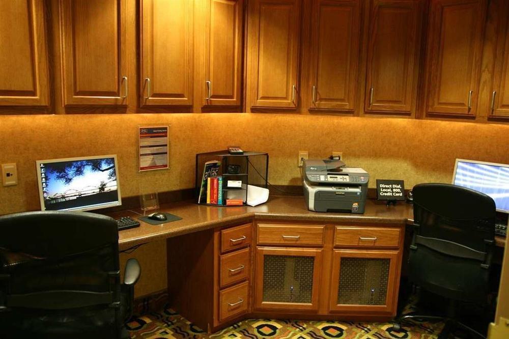 Hampton Inn & Suites Дейвънпорт Съоръжения снимка