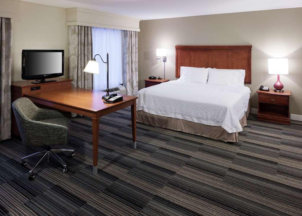 Hampton Inn & Suites Дейвънпорт Стая снимка