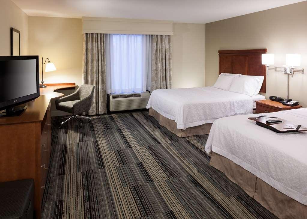 Hampton Inn & Suites Дейвънпорт Стая снимка
