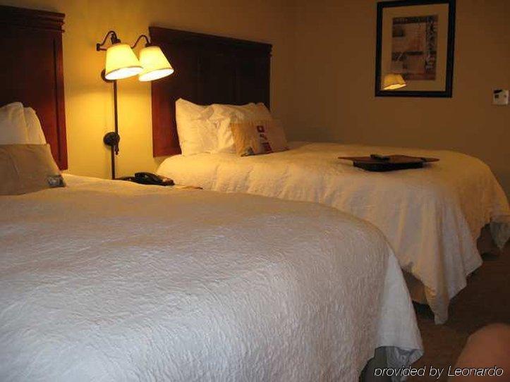Hampton Inn & Suites Дейвънпорт Стая снимка