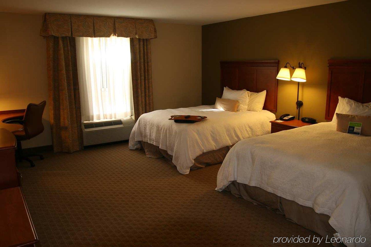 Hampton Inn & Suites Дейвънпорт Стая снимка
