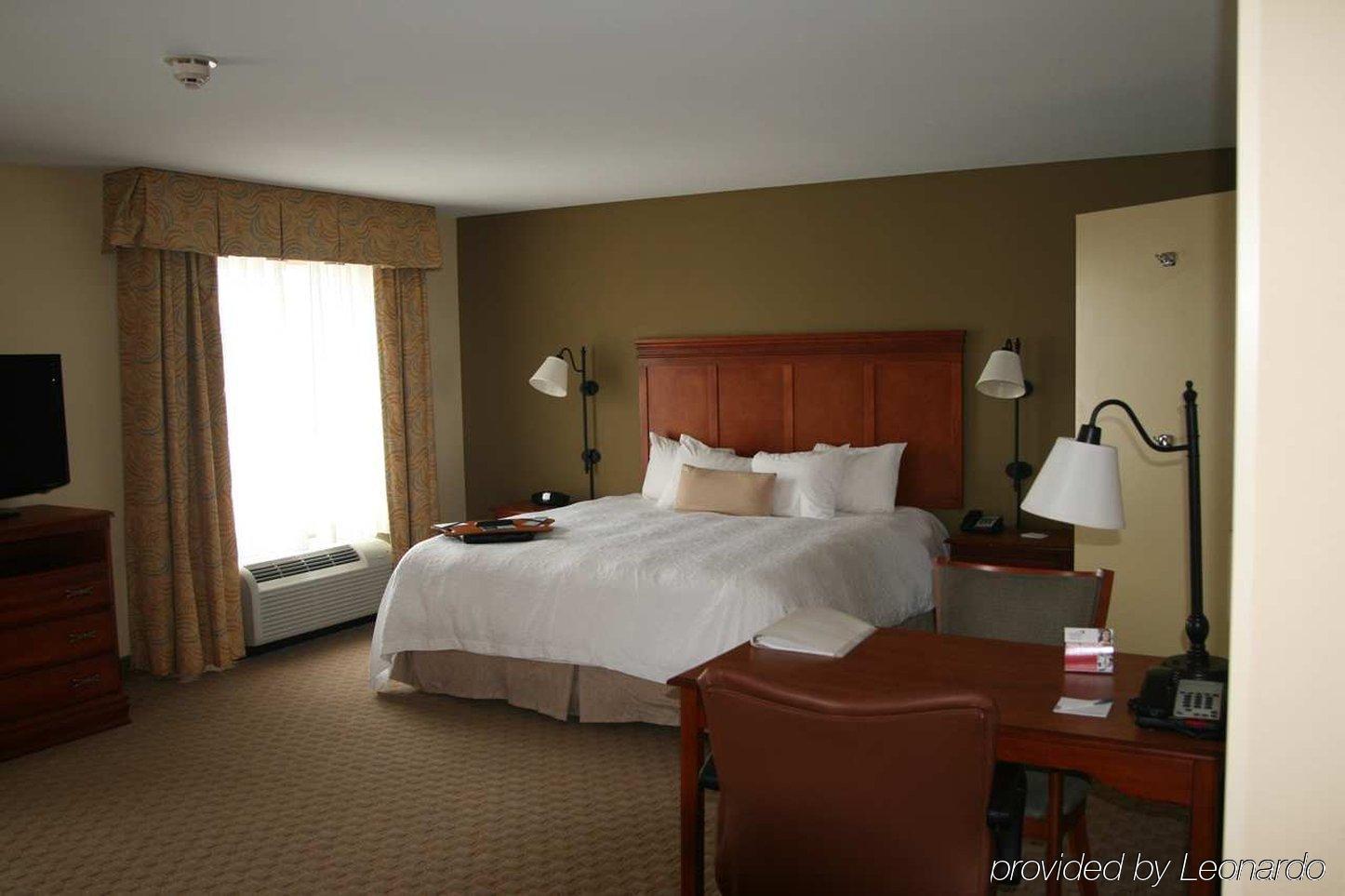 Hampton Inn & Suites Дейвънпорт Стая снимка