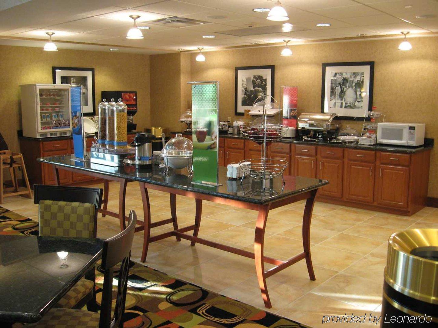 Hampton Inn & Suites Дейвънпорт Ресторант снимка