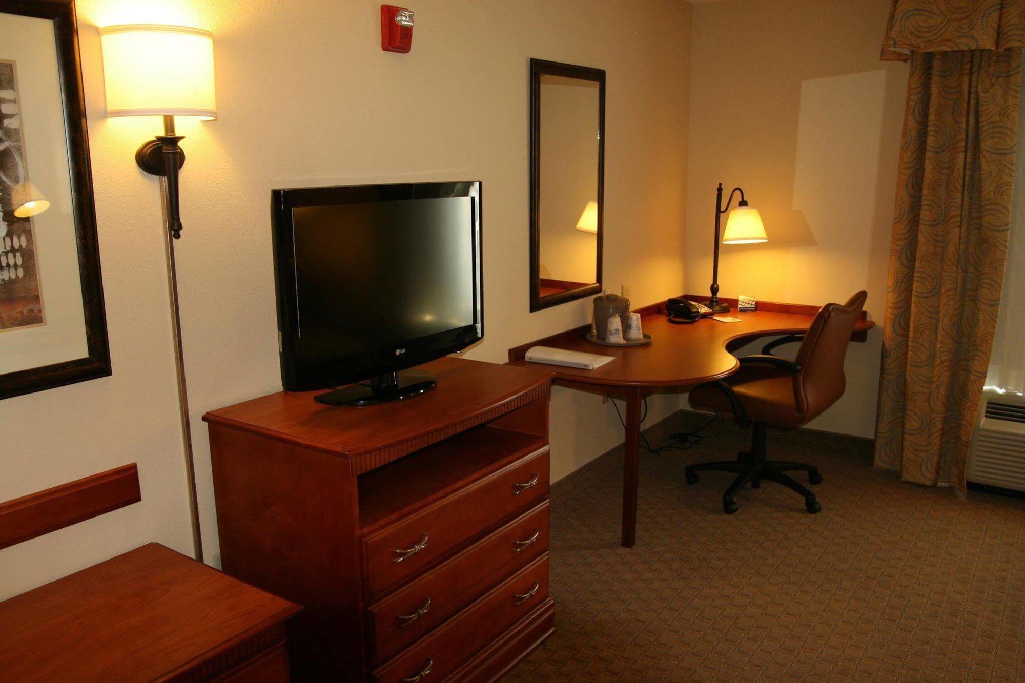 Hampton Inn & Suites Дейвънпорт Стая снимка